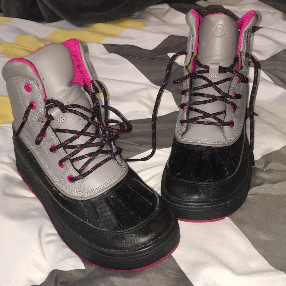 Nike acg boot